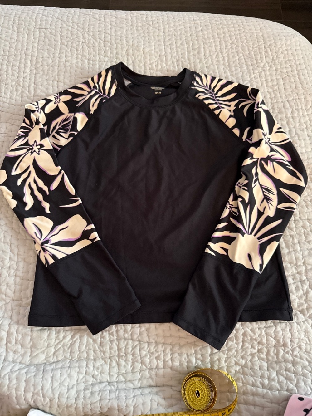Athleta girls rash guard M (8-10)